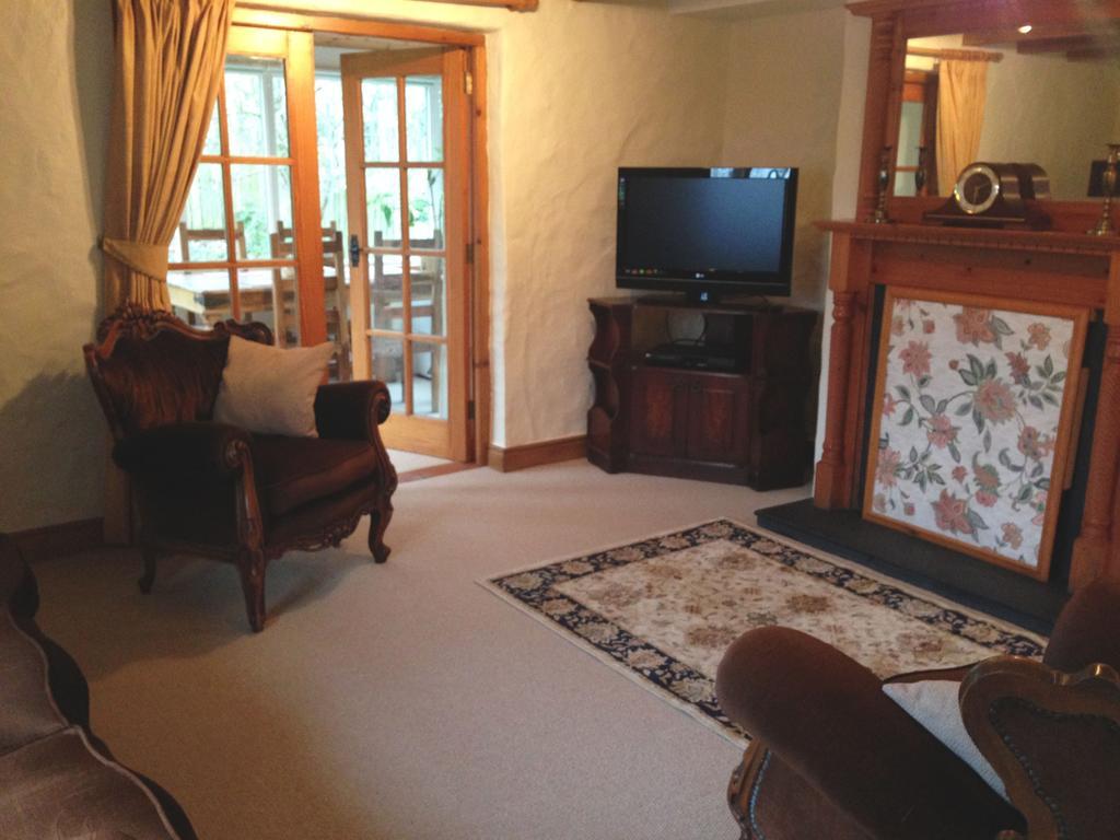 Berwick Hall Cottage Moira  Room photo